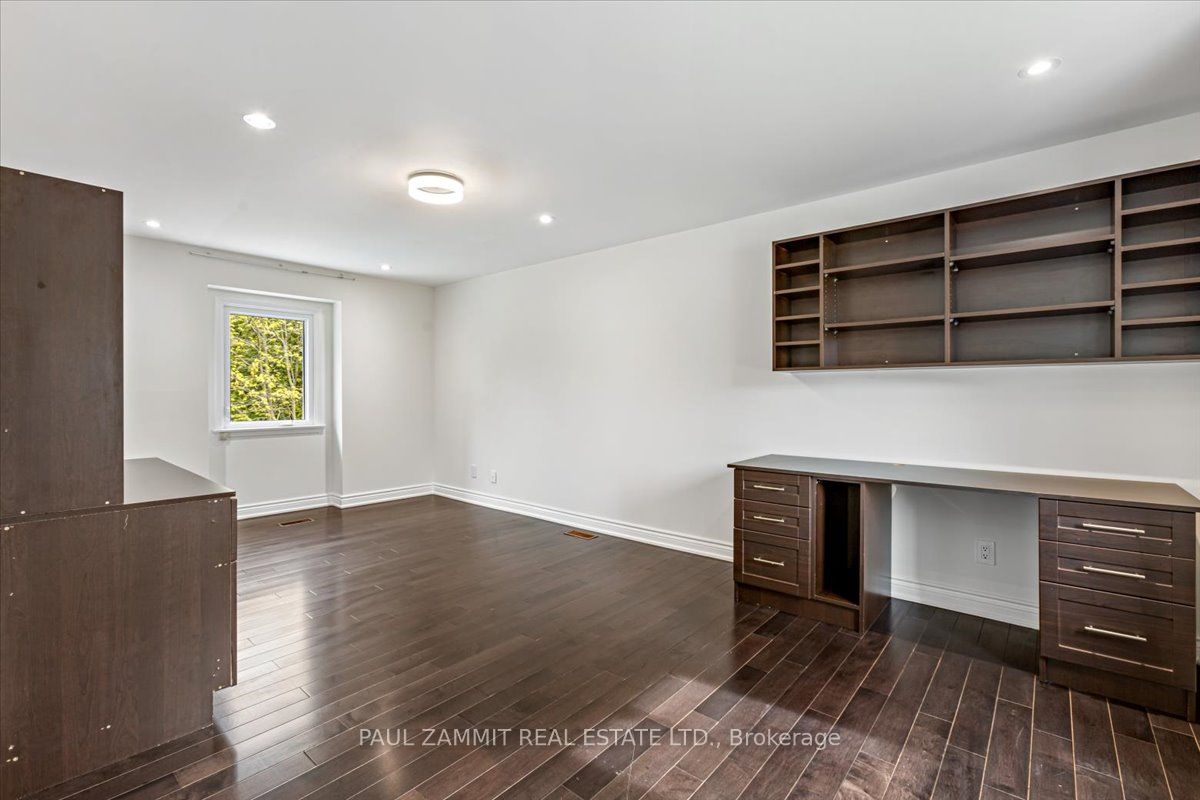 15 Laureleaf Rd