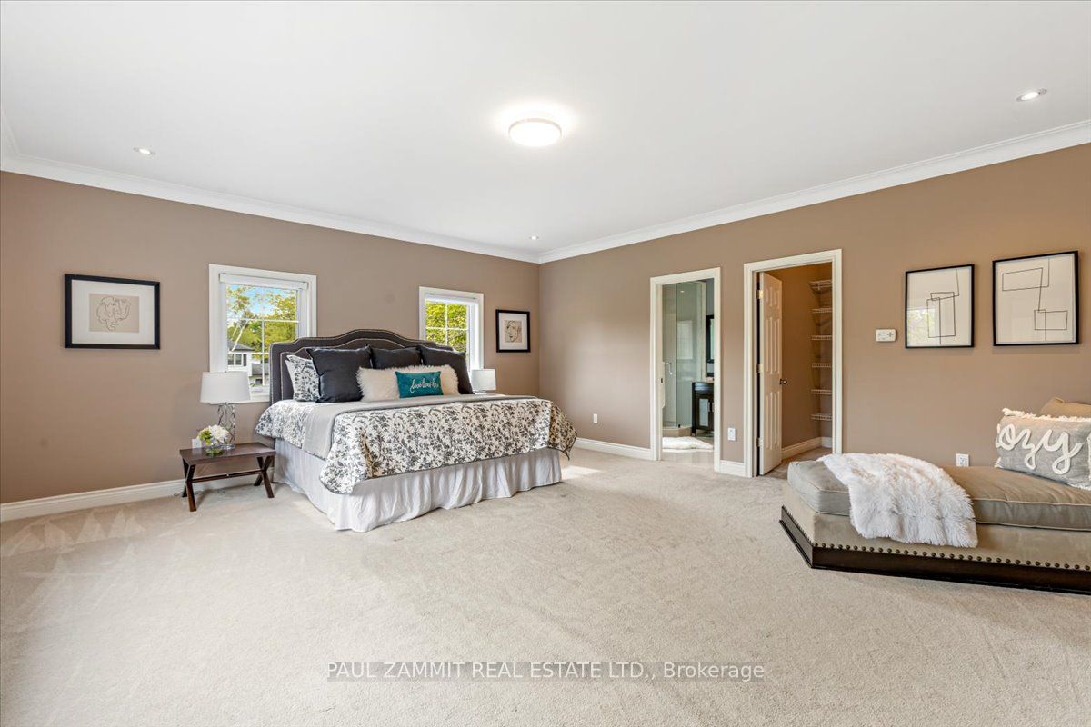 15 Laureleaf Rd