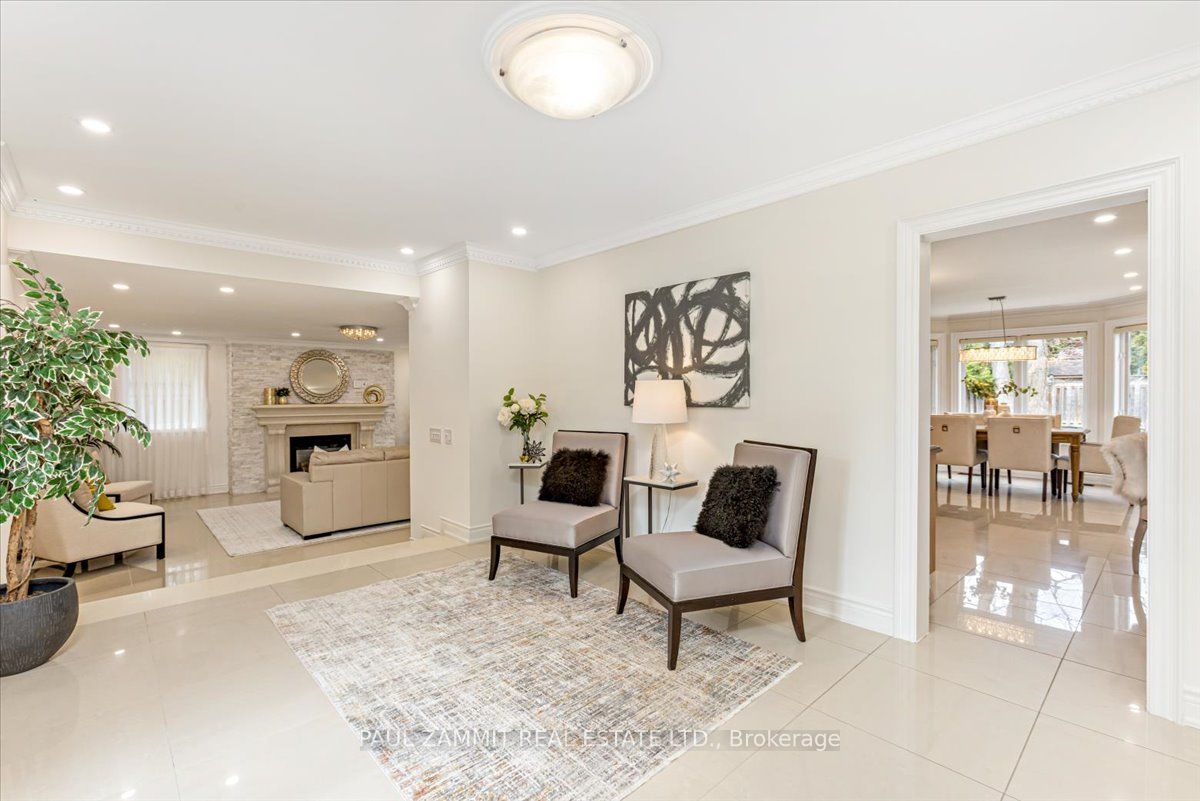 15 Laureleaf Rd