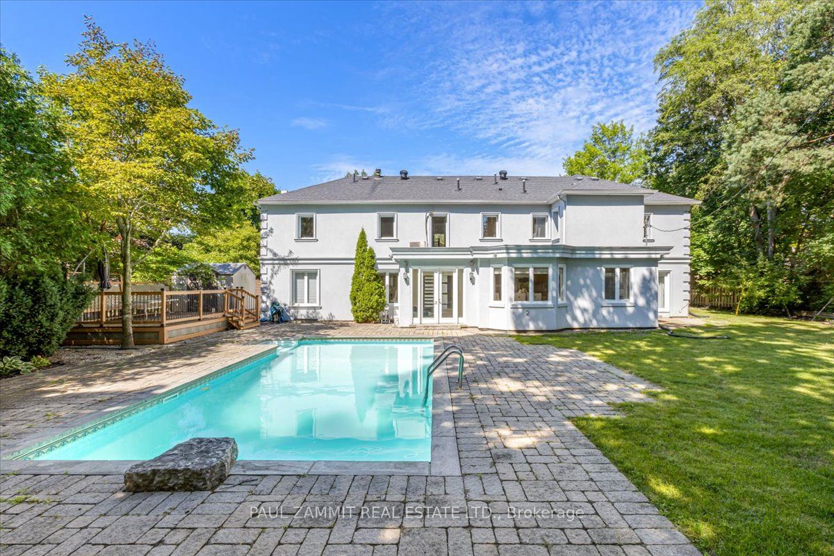 15 Laureleaf Rd