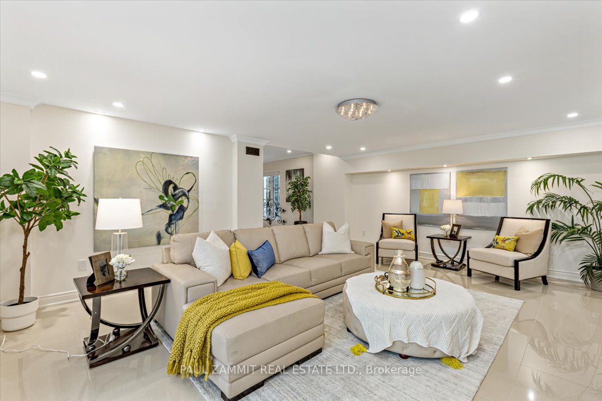 15 Laureleaf Rd