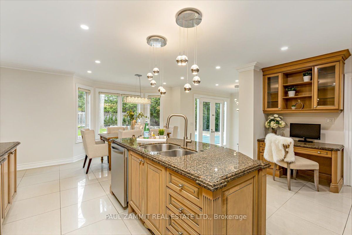 15 Laureleaf Rd