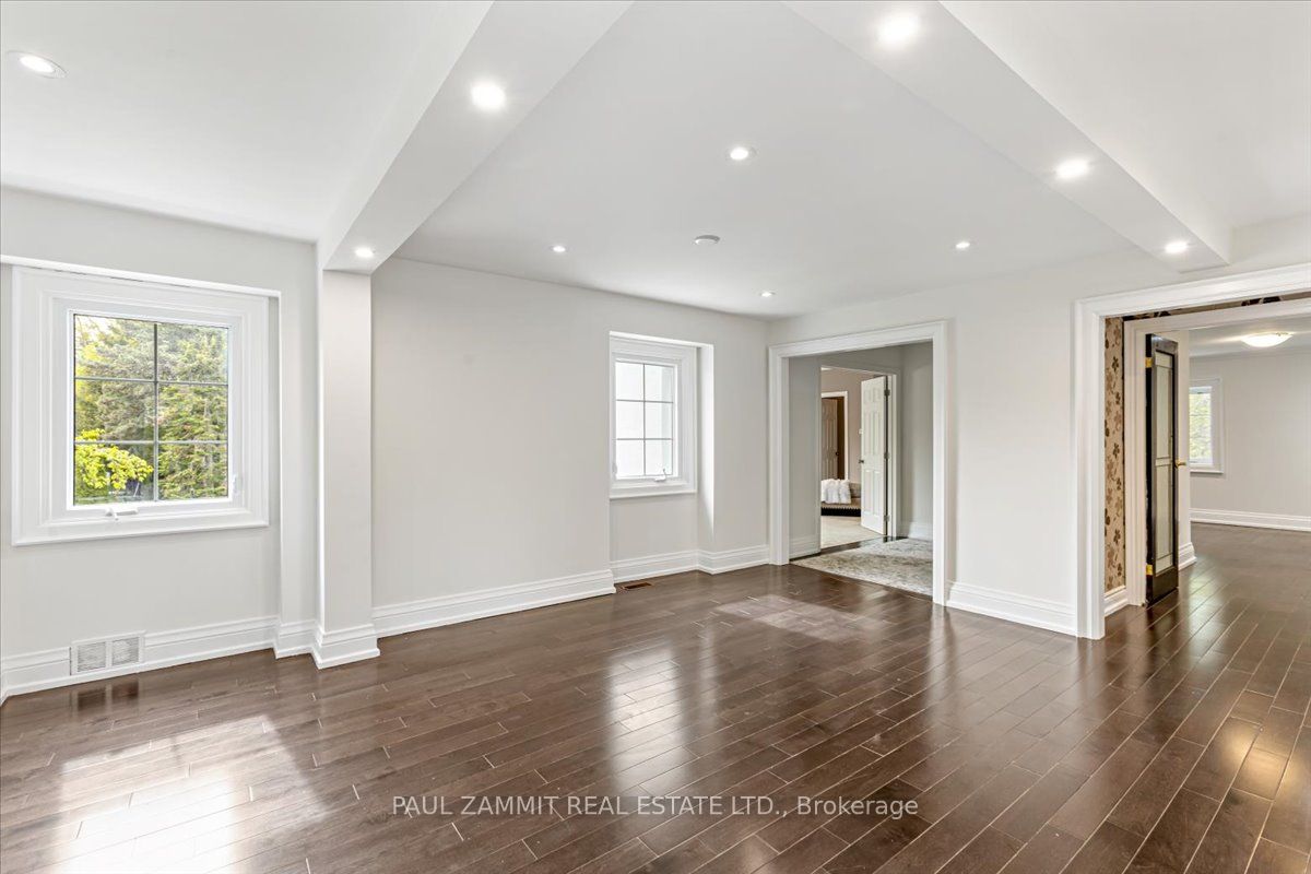 15 Laureleaf Rd