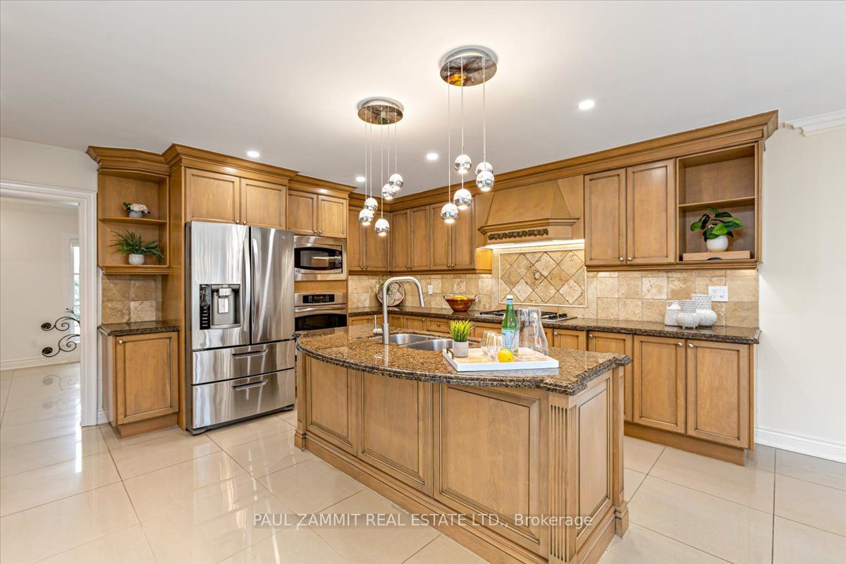15 Laureleaf Rd