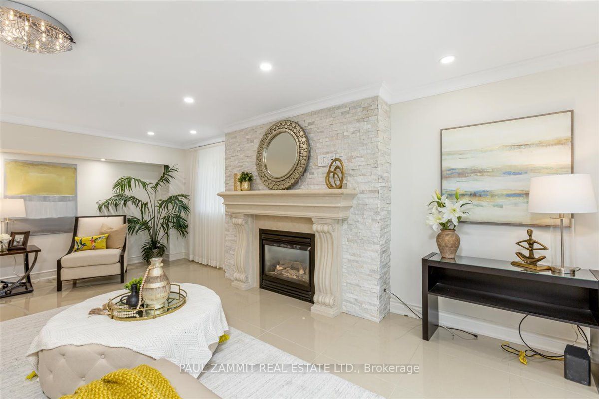 15 Laureleaf Rd
