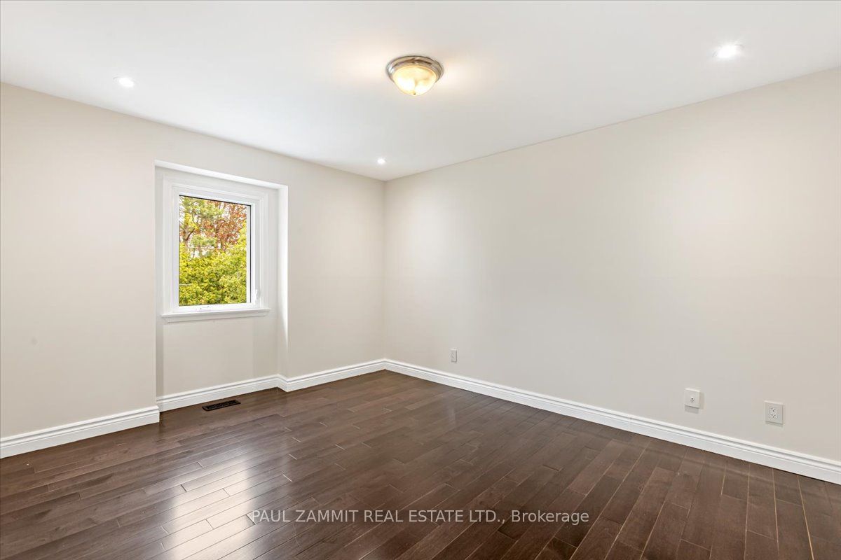 15 Laureleaf Rd