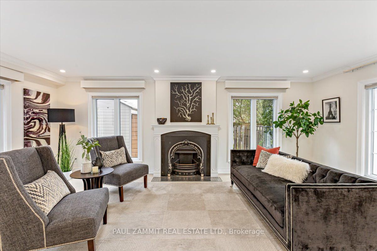 15 Laureleaf Rd