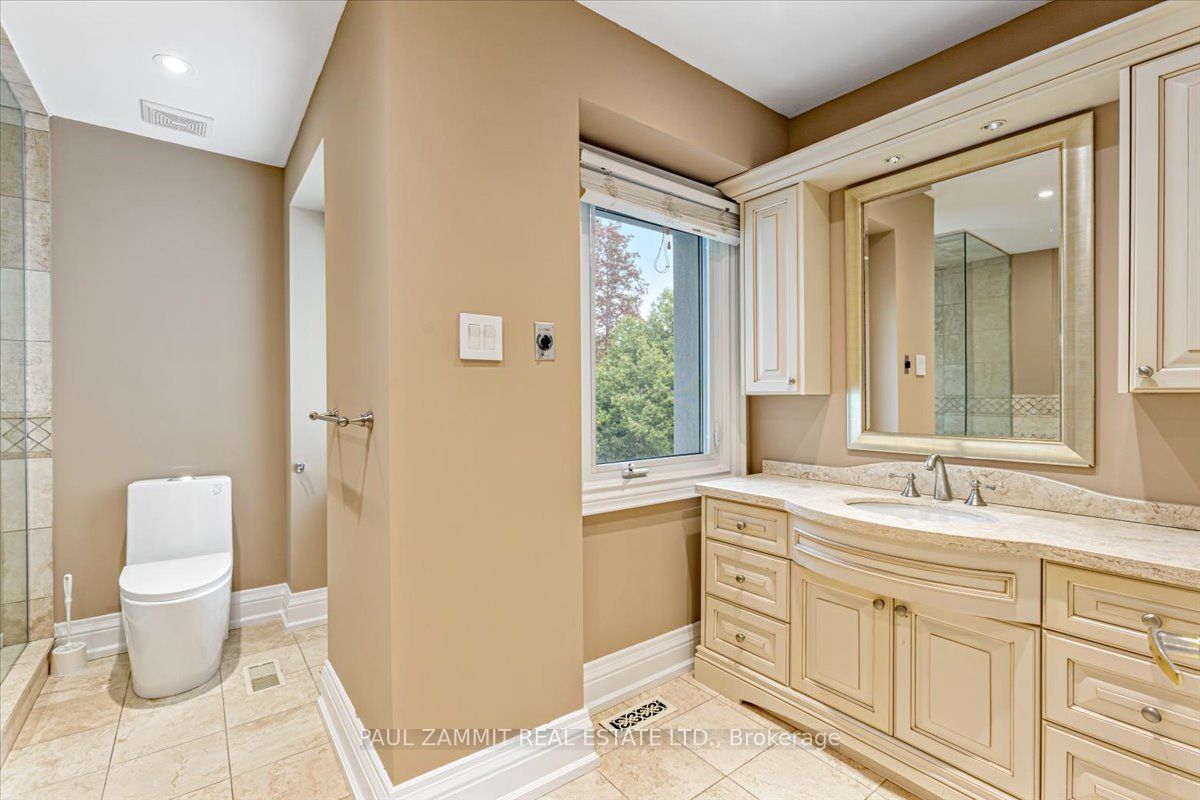15 Laureleaf Rd