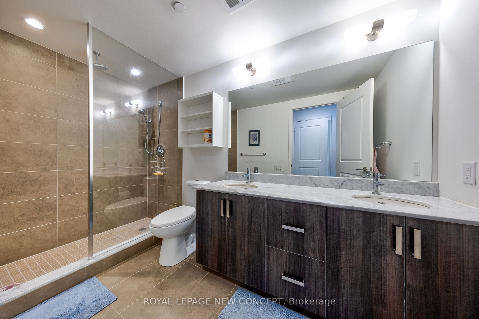 7608 Yonge St, #106