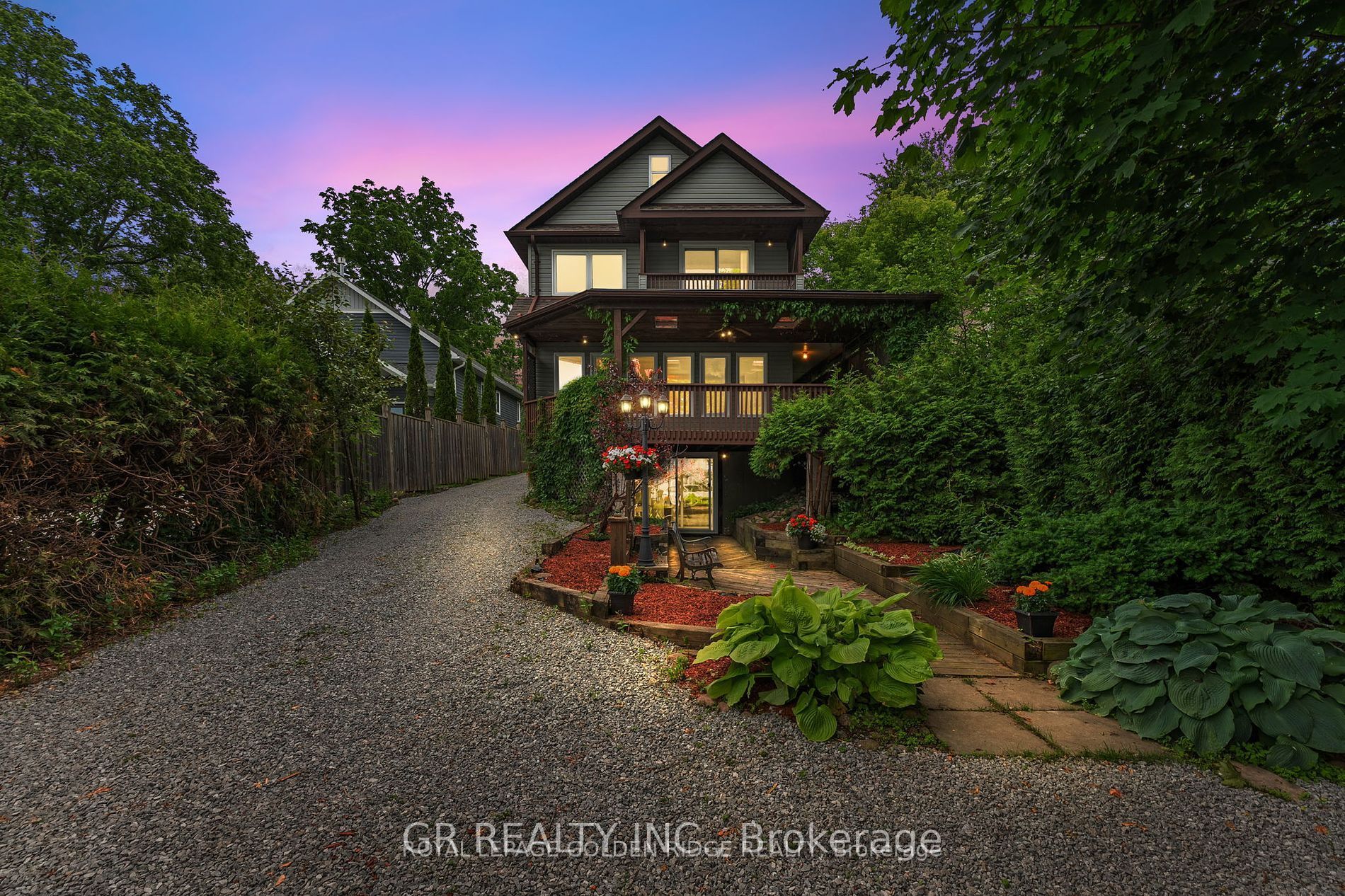 127 Lake Dr N