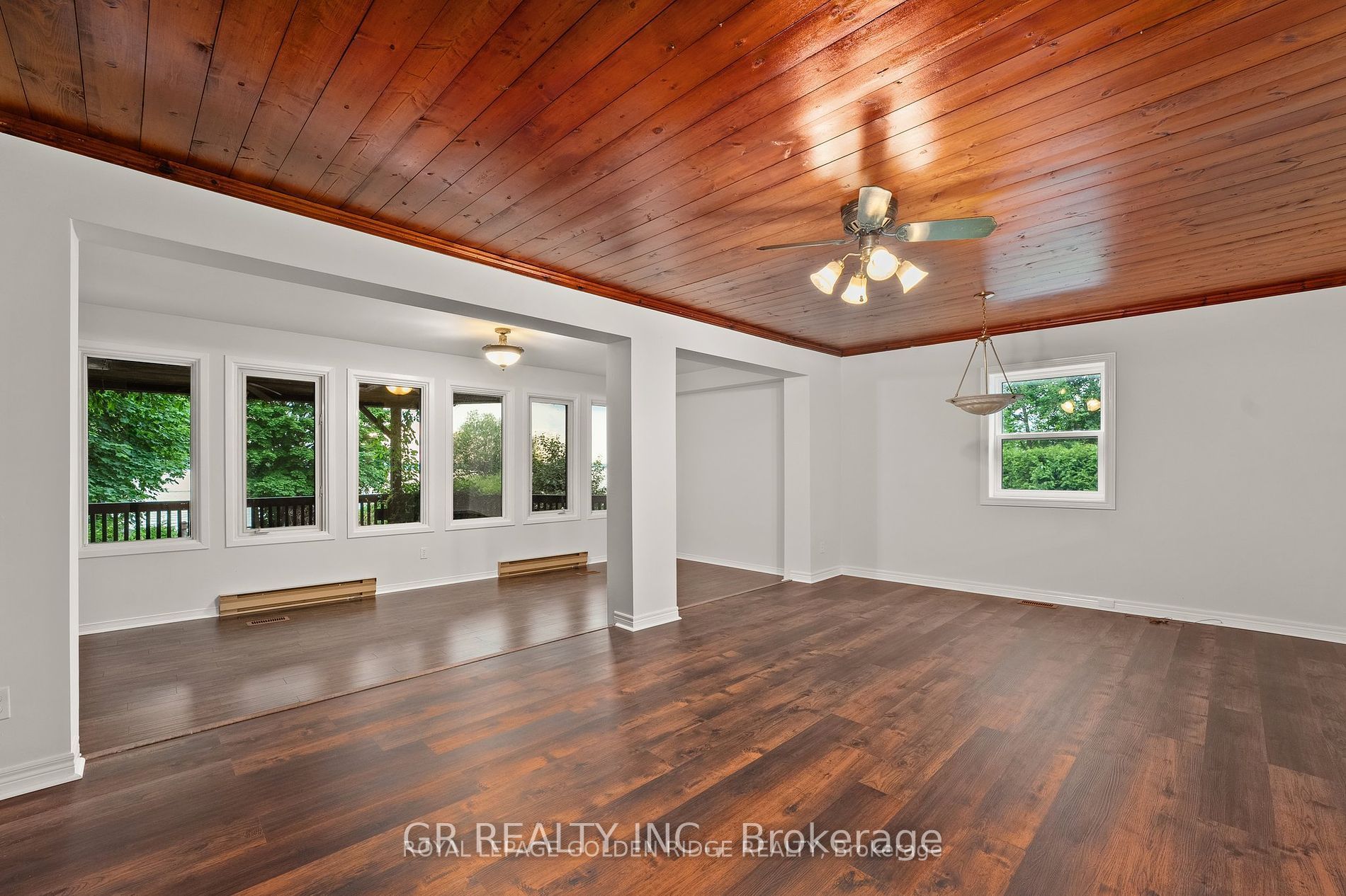 127 Lake Dr N