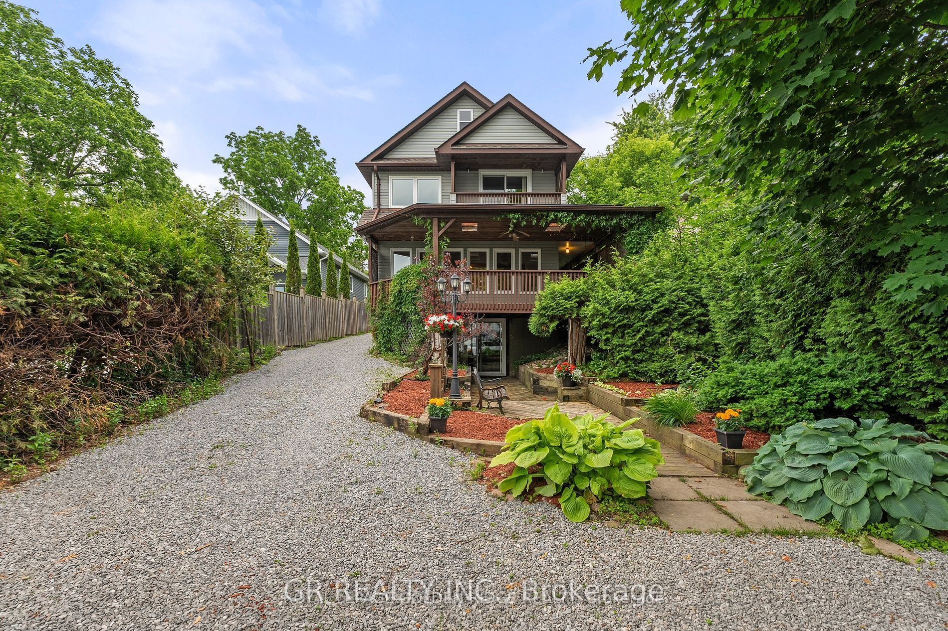 127 Lake Dr N
