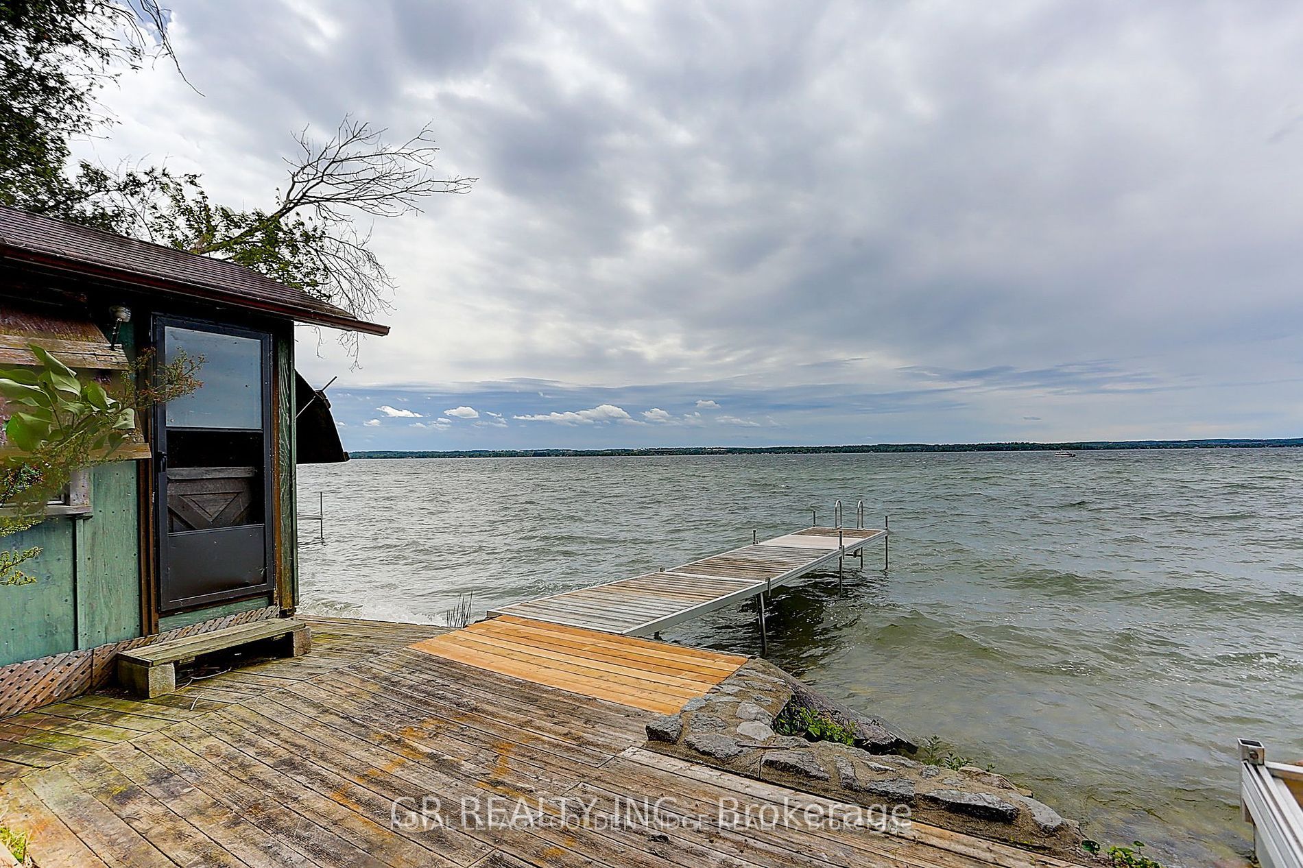 127 Lake Dr N