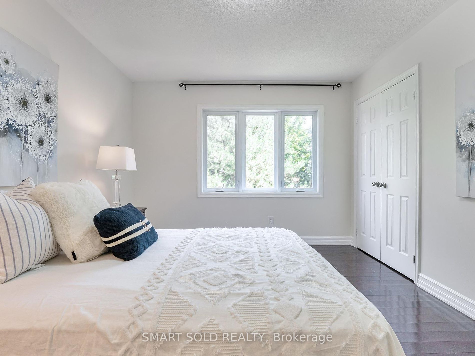 805 Lockwood Circ