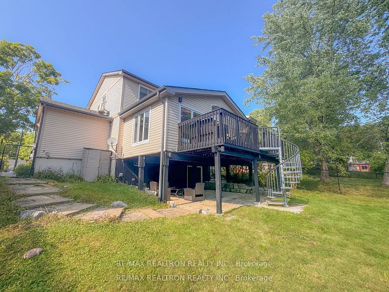 932 Elgin St
