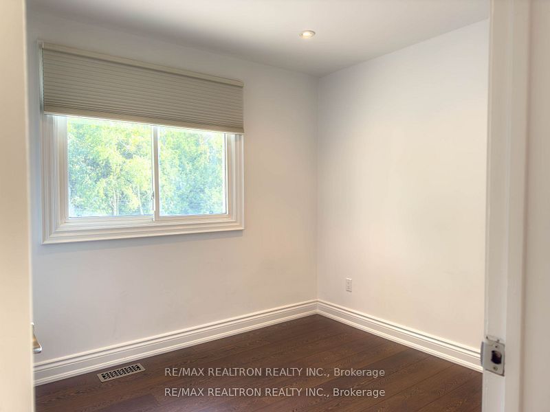 932 Elgin St