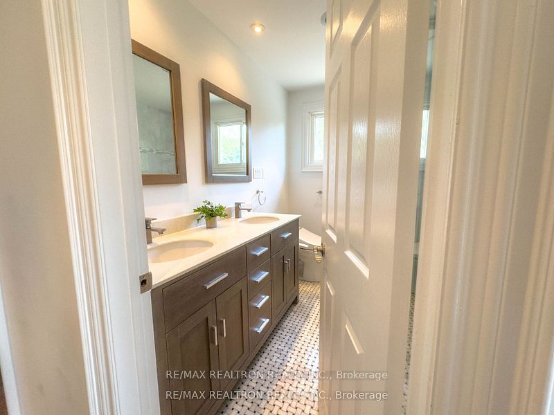 932 Elgin St