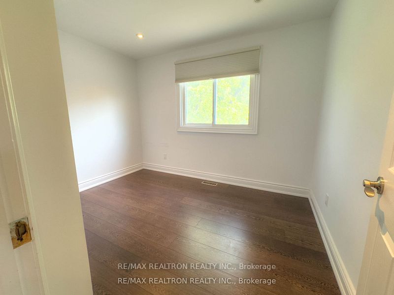 932 Elgin St