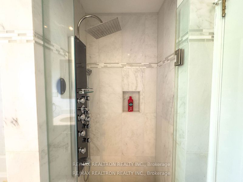 932 Elgin St