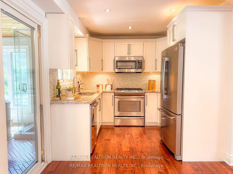 932 Elgin St