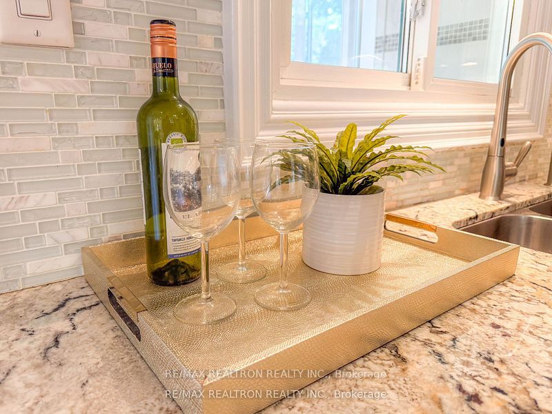 932 Elgin St