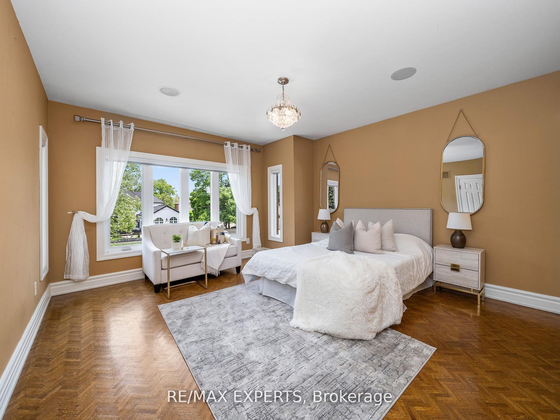 16 Noble St