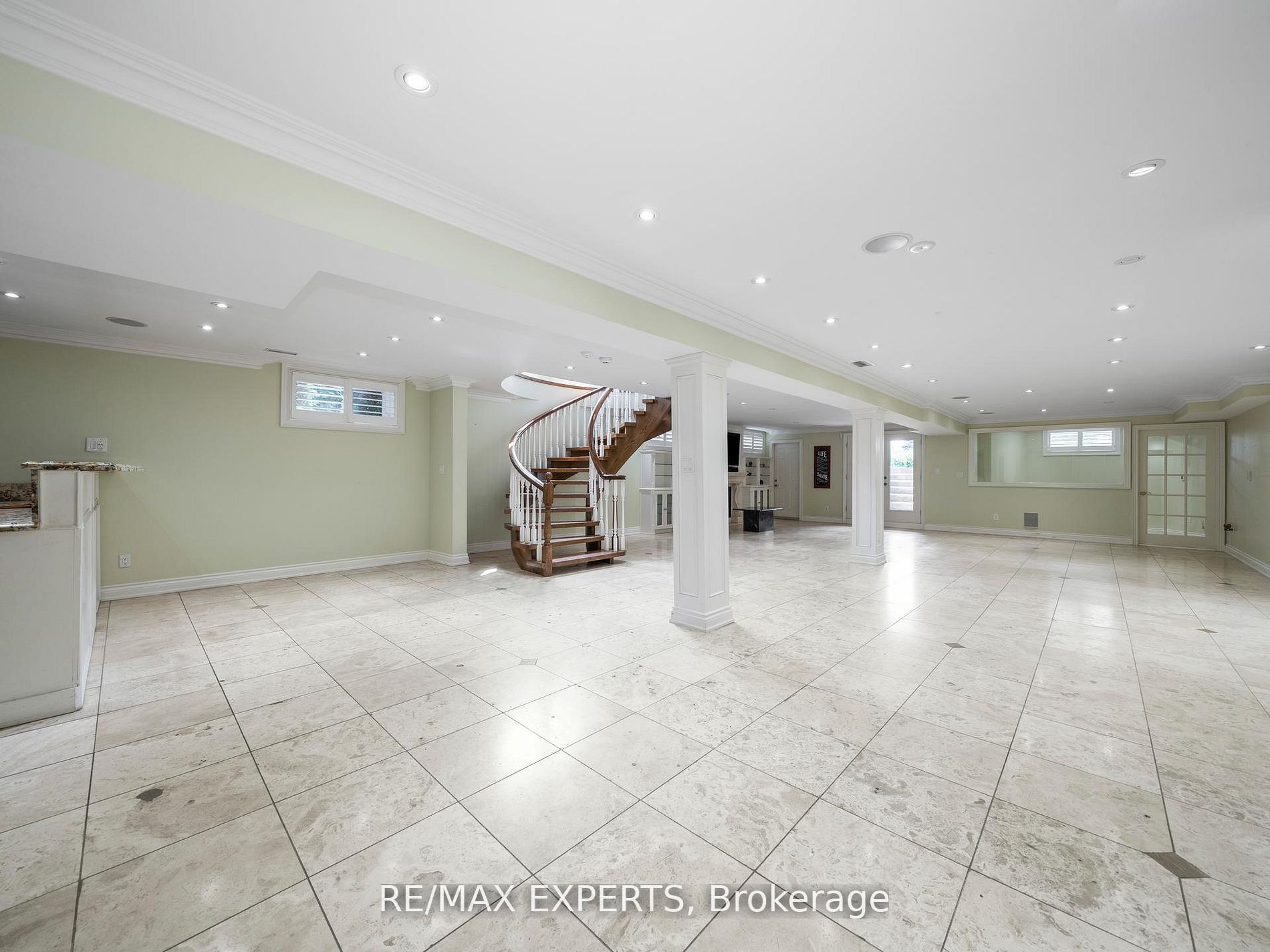 16 Noble St