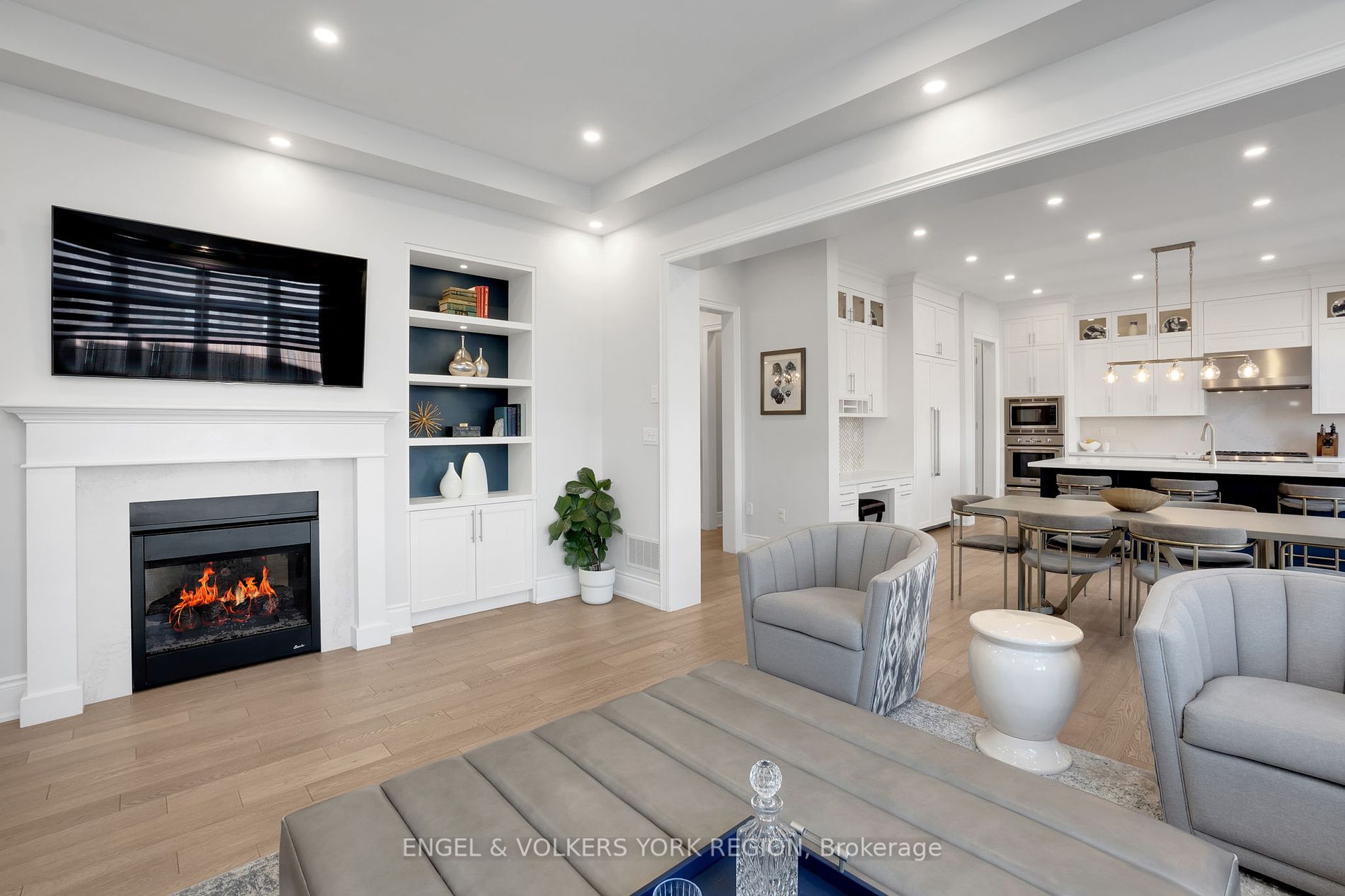 11 Cairns Gate