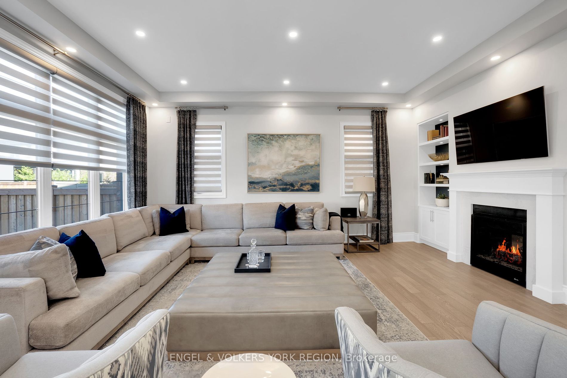 11 Cairns Gate