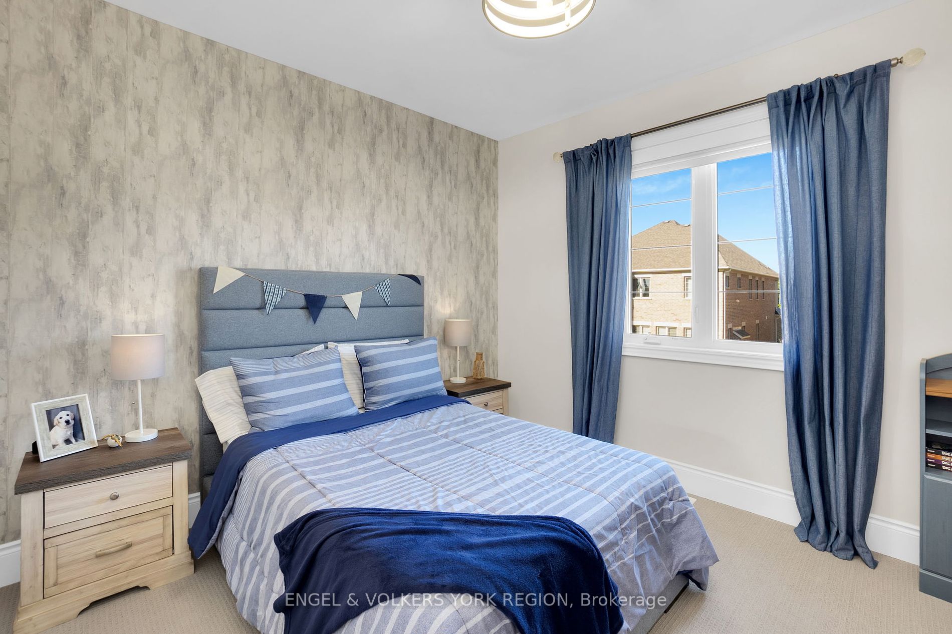 11 Cairns Gate