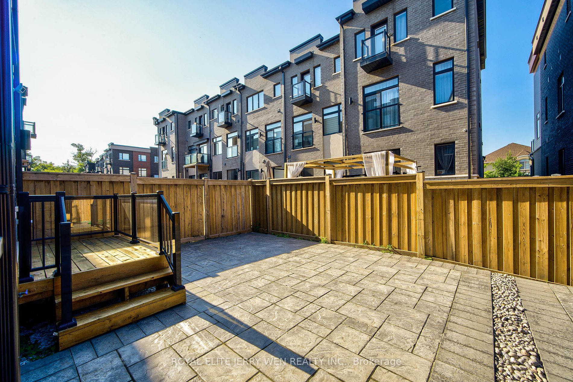 54 Laskin Dr