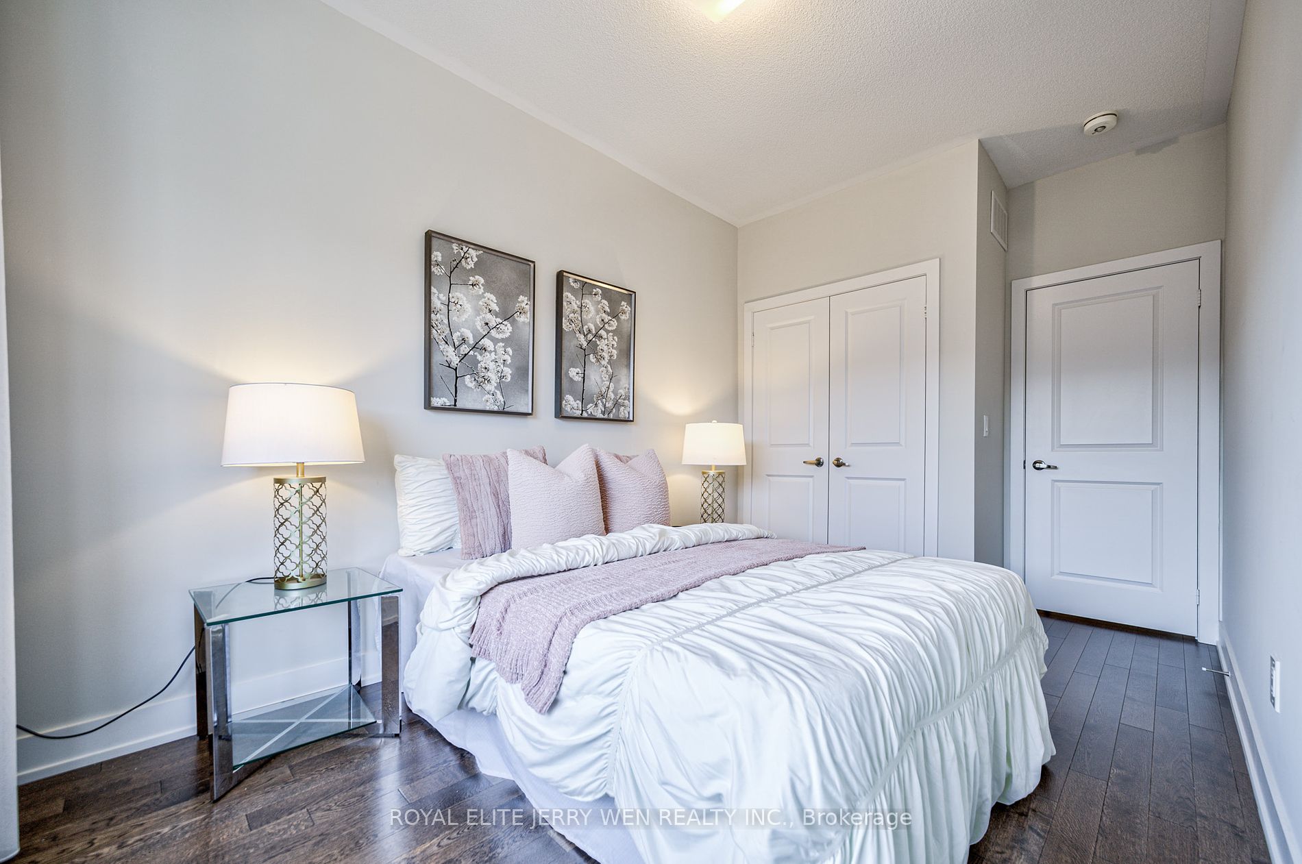 54 Laskin Dr