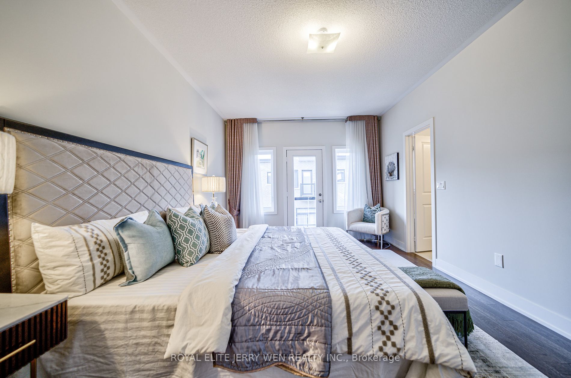 54 Laskin Dr