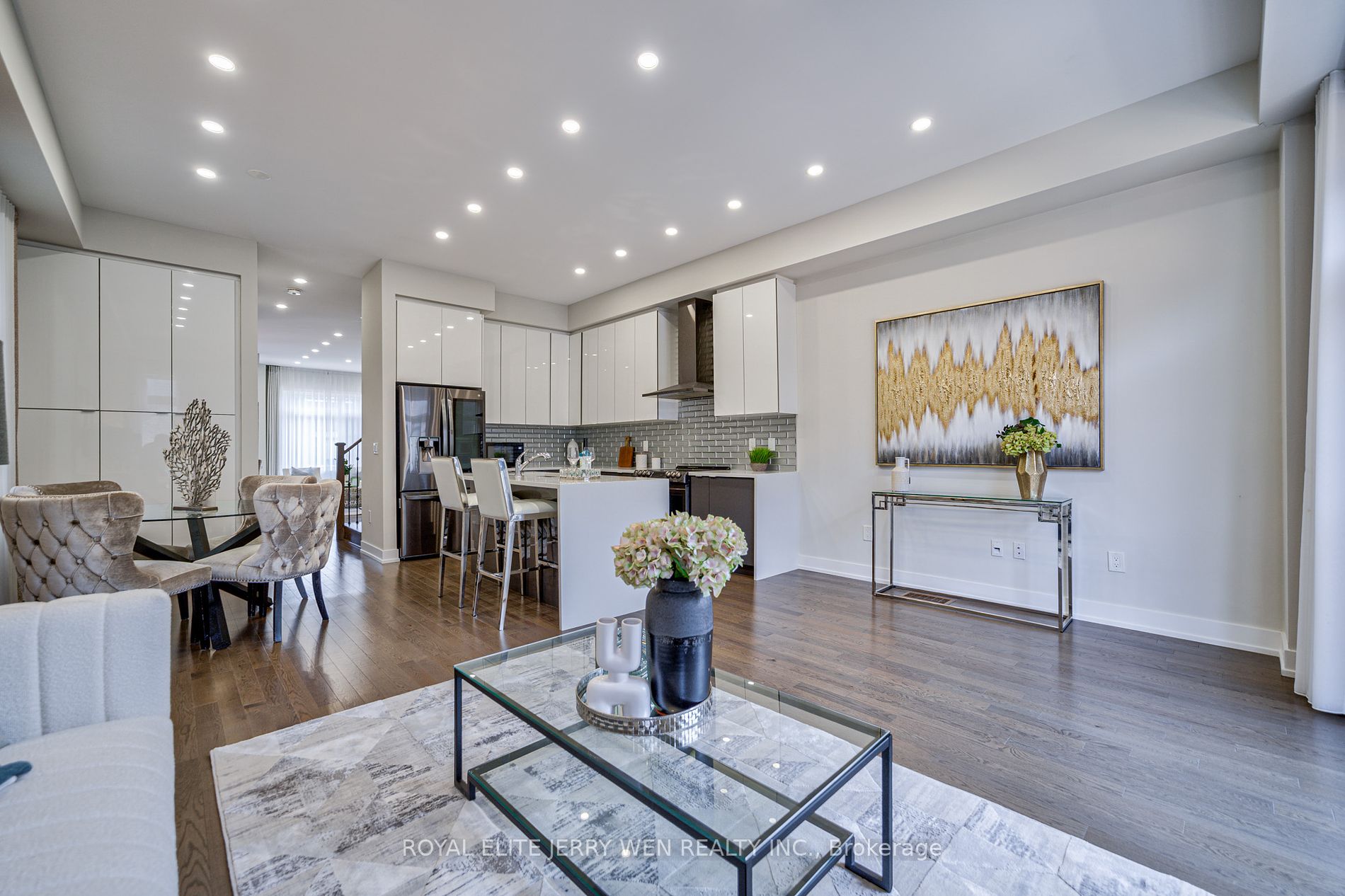 54 Laskin Dr