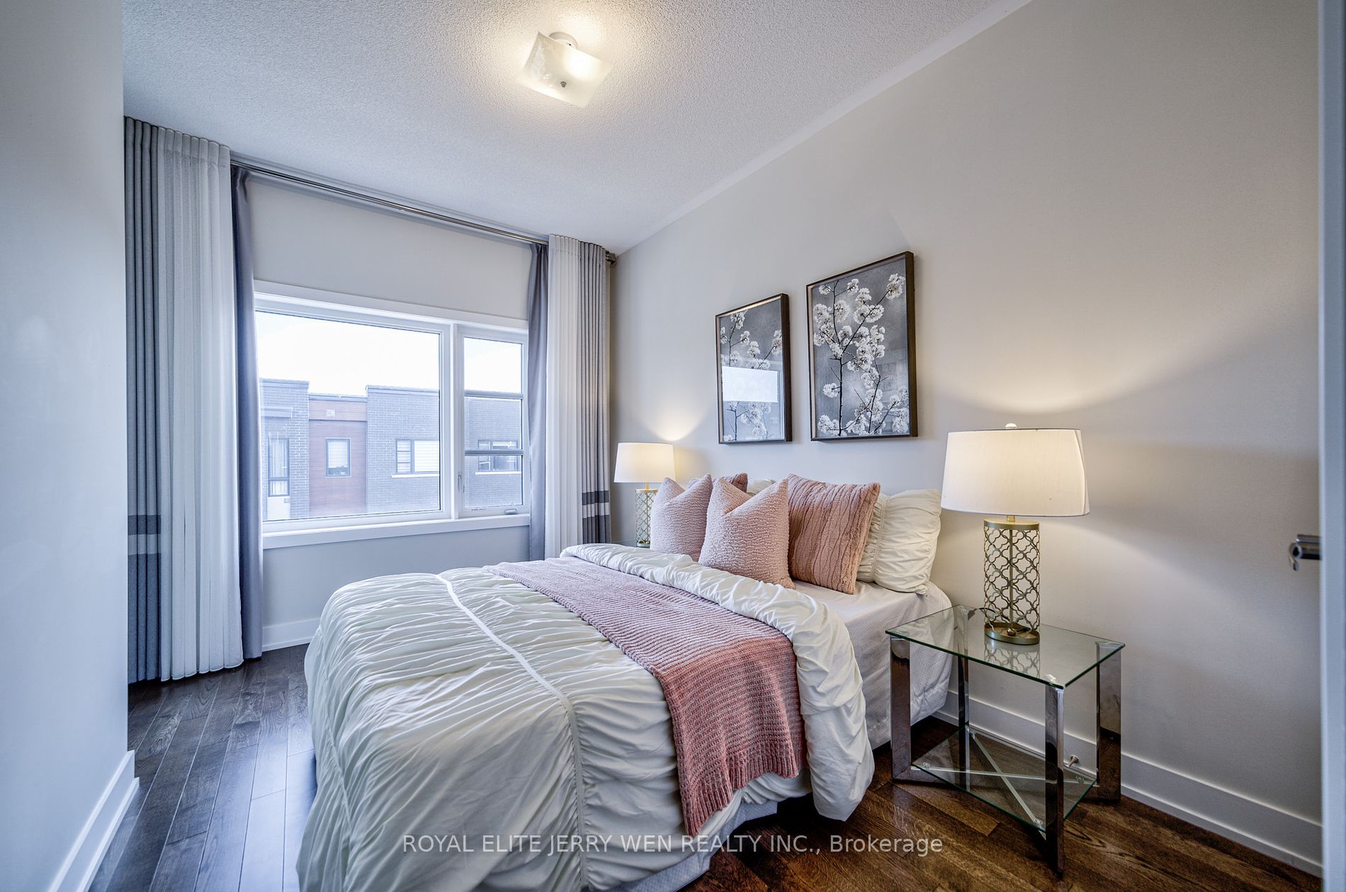 54 Laskin Dr