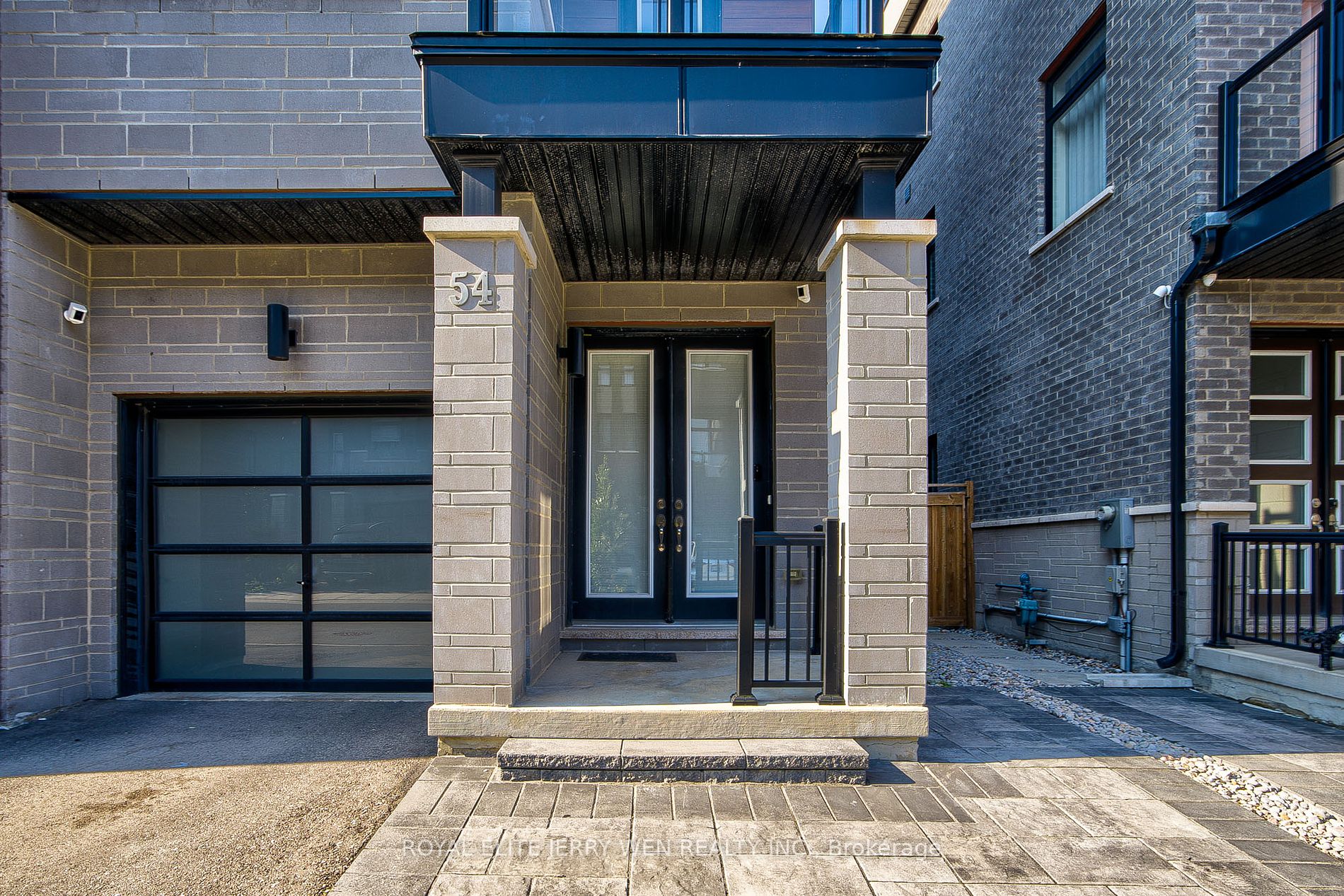 54 Laskin Dr