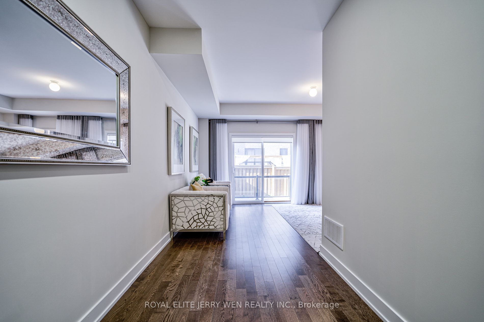 54 Laskin Dr