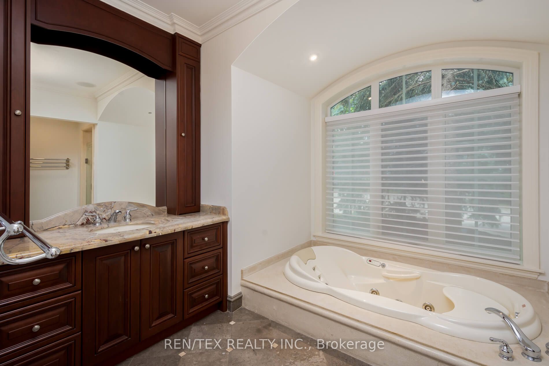 90 Klein's Cres