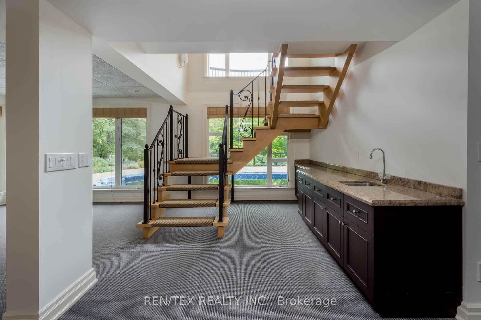 90 Klein's Cres