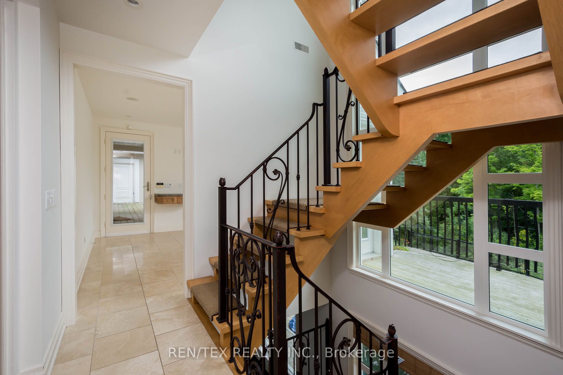 90 Klein's Cres