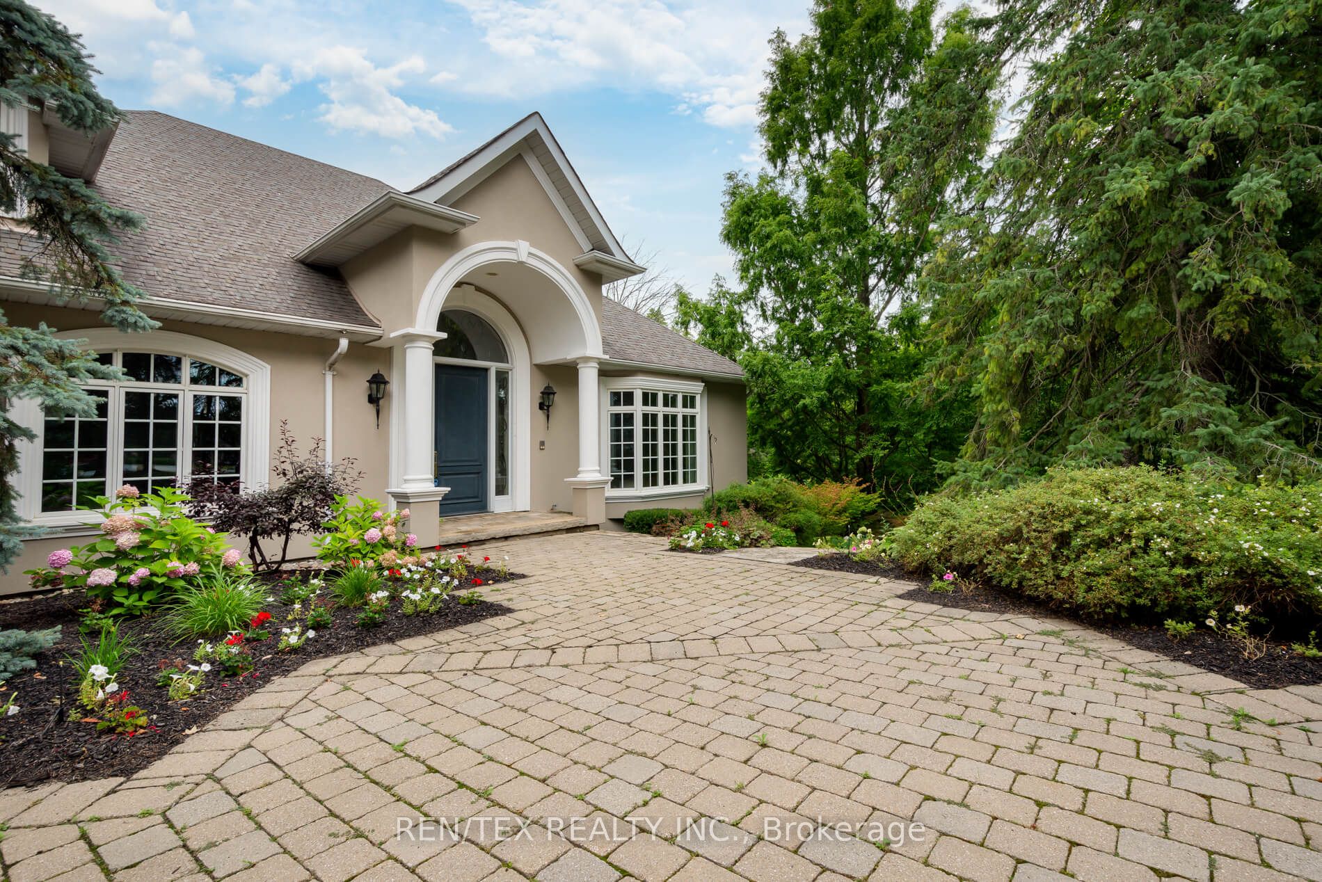 90 Klein's Cres