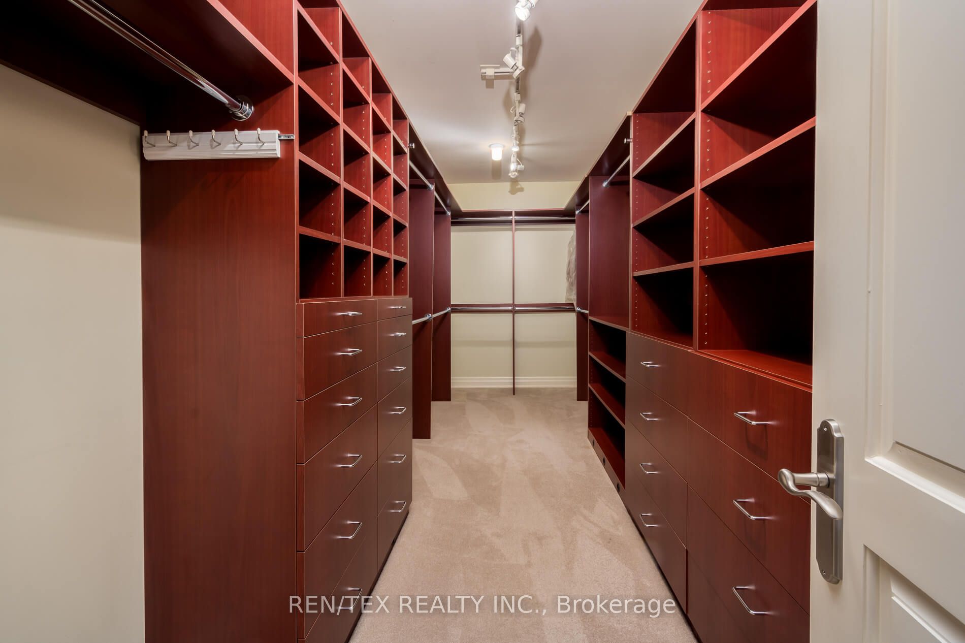 90 Klein's Cres