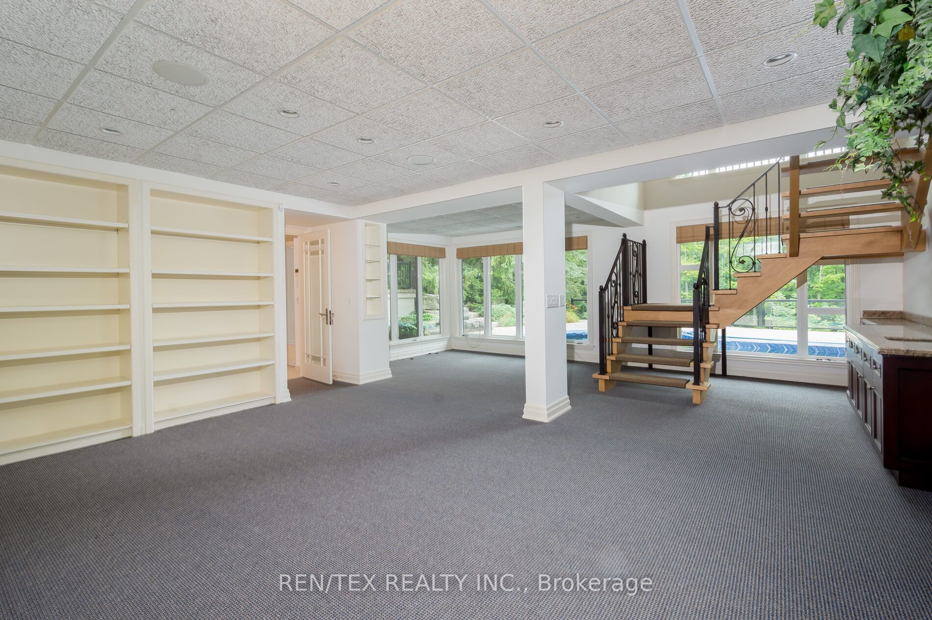 90 Klein's Cres