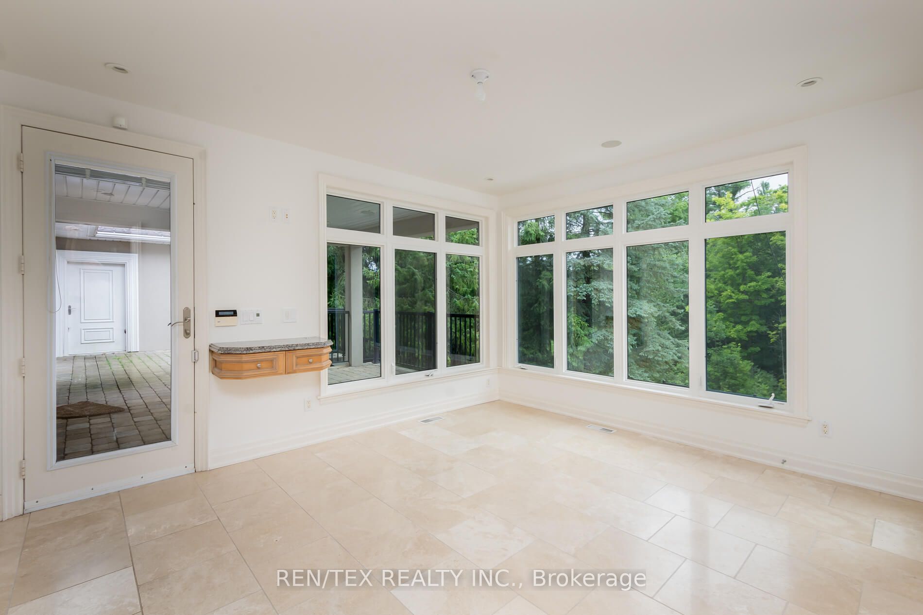 90 Klein's Cres