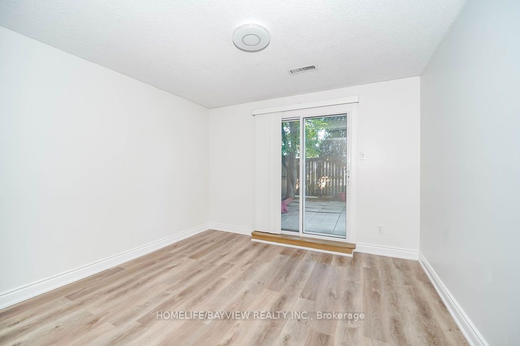 12 Poplar Cres, #34