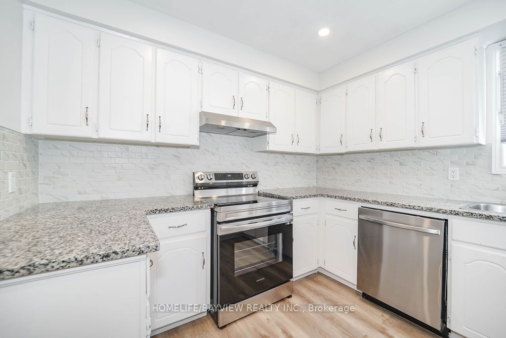12 Poplar Cres, #34