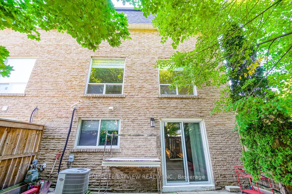 12 Poplar Cres, #34