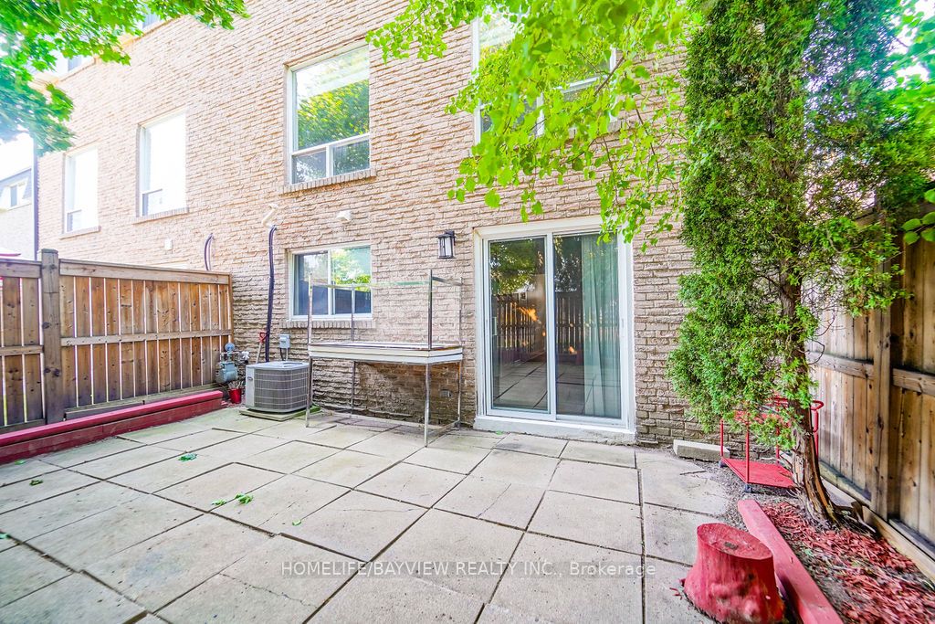 12 Poplar Cres, #34