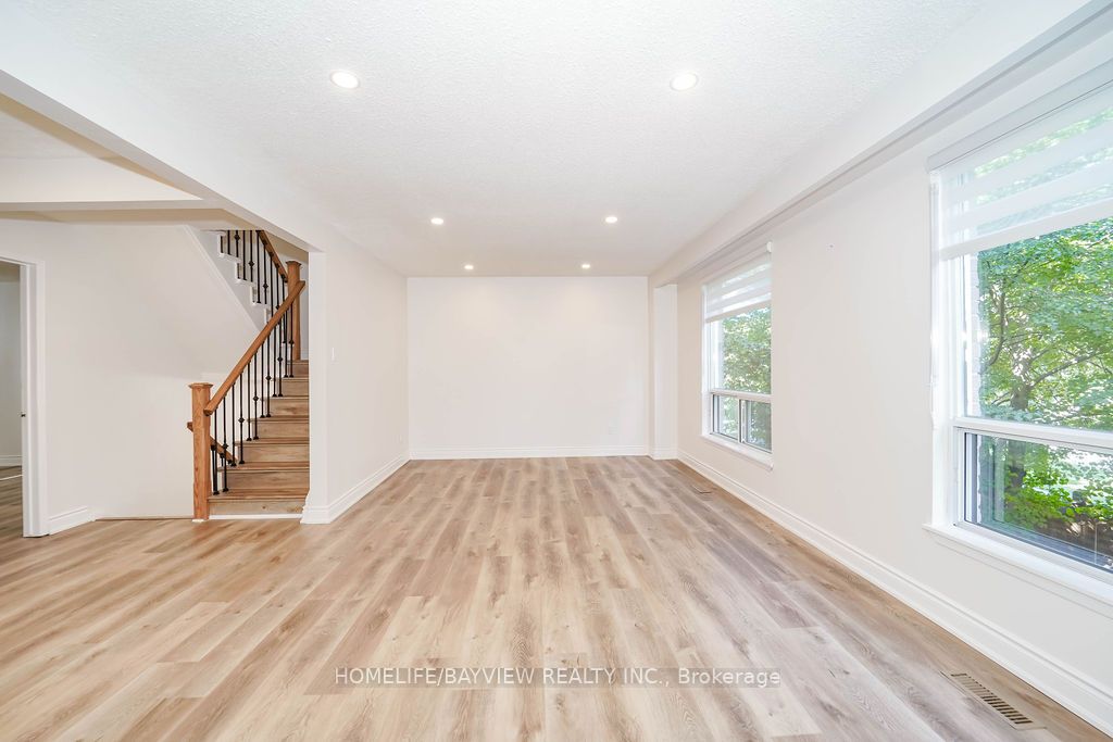 12 Poplar Cres, #34