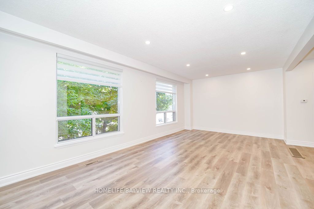 12 Poplar Cres, #34